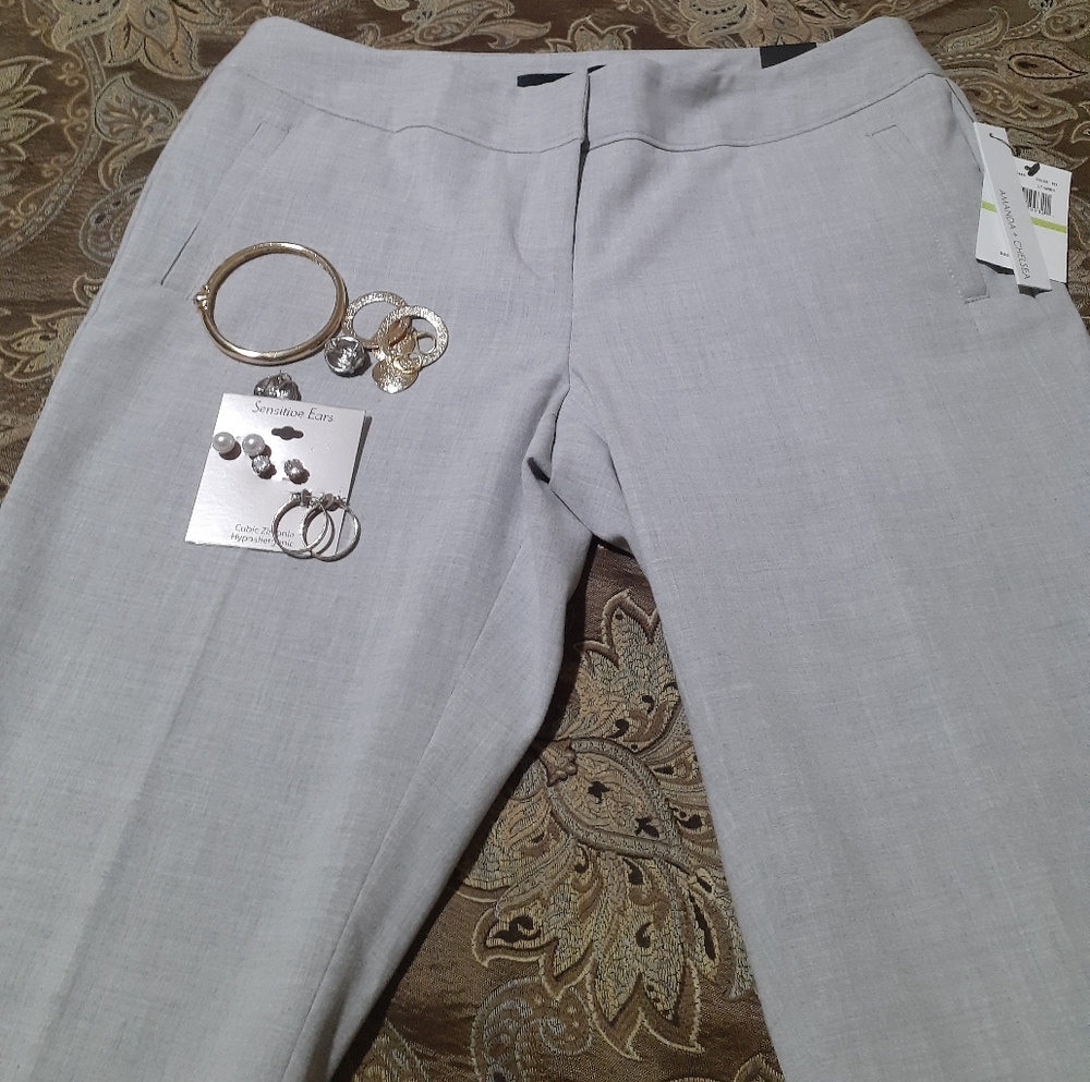 NWT $99 Amanda and Cbelsea Dress Pants sz 4 w 5 pairs of earrings and a bracelet